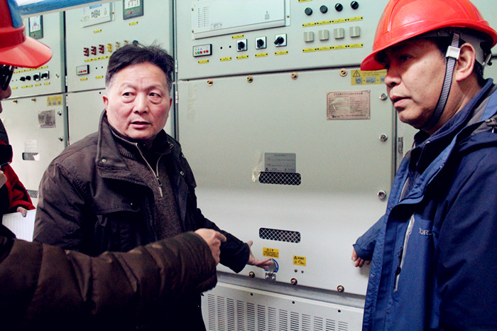 紫電公司組織員工參觀(guān)學(xué)習(xí)江陵郝穴220KV變電站